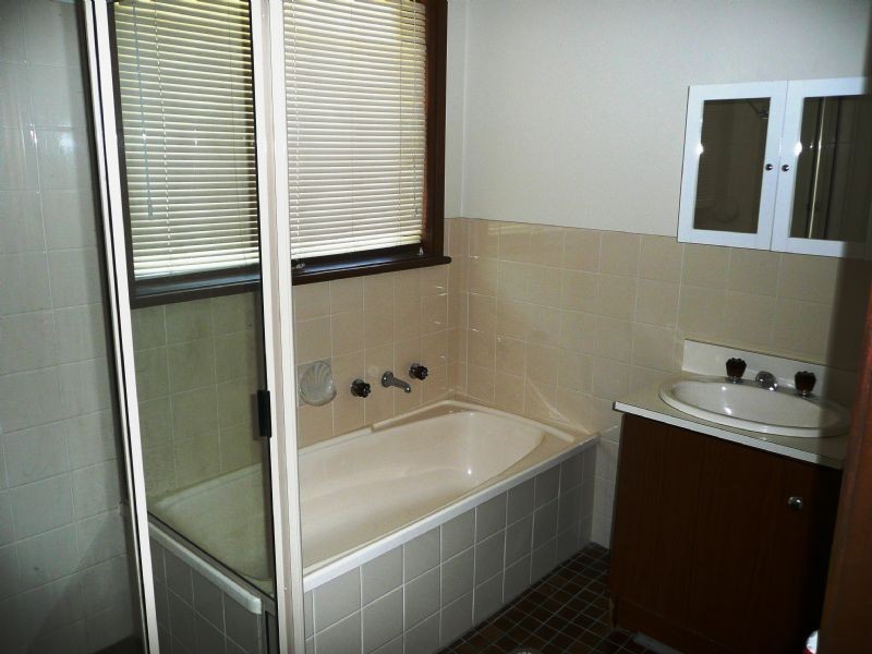 2/881 Padman Drive , Albury NSW 2640