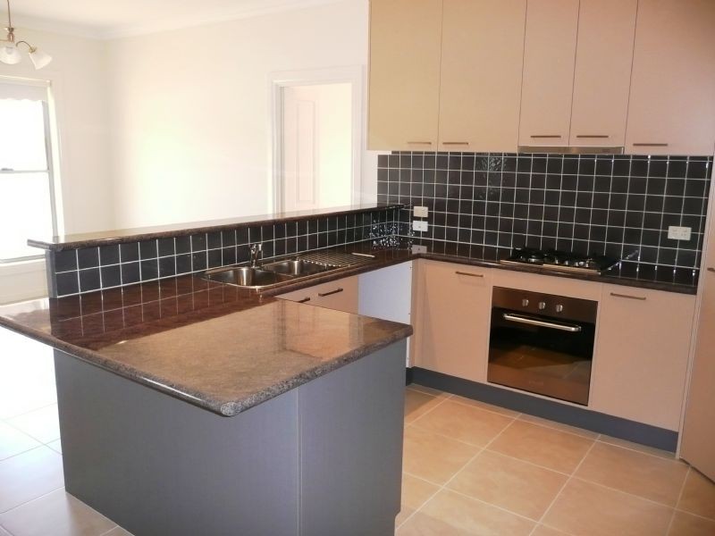 3 Samuel Place , Albury NSW 2640