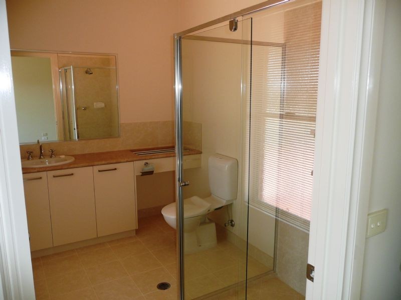 3 Samuel Place , Albury NSW 2640