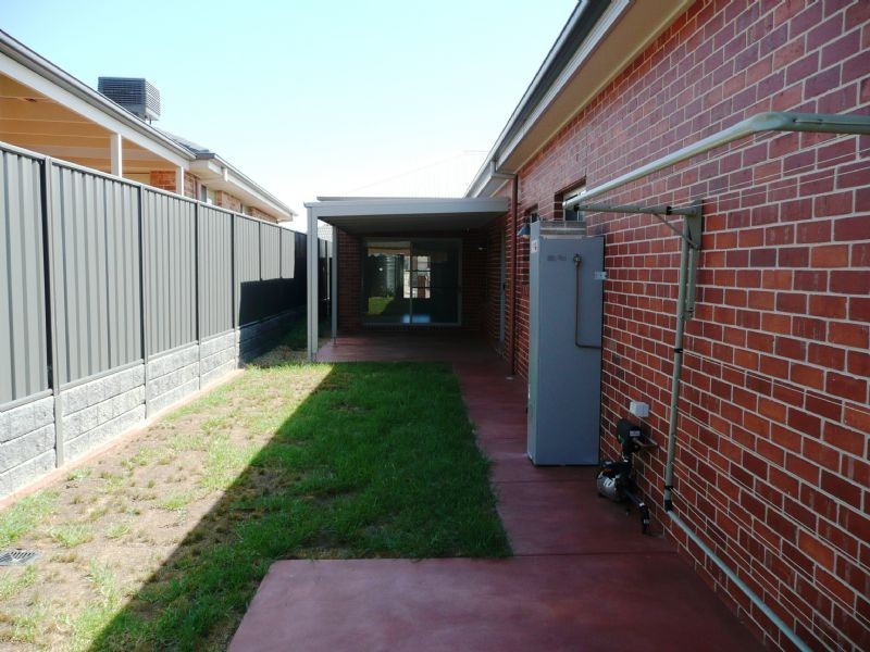 3 Samuel Place , Albury NSW 2640