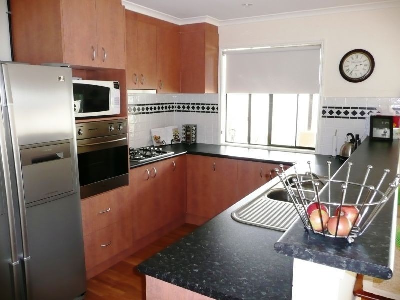 71 Dunne Cres, Thurgoona NSW 2640