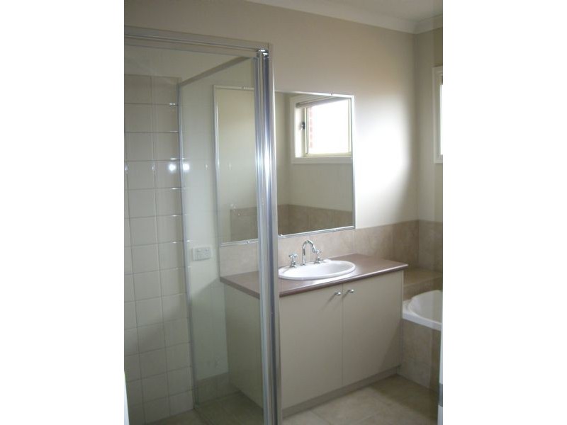 2/5 Bank Street, Wodonga VIC 3690