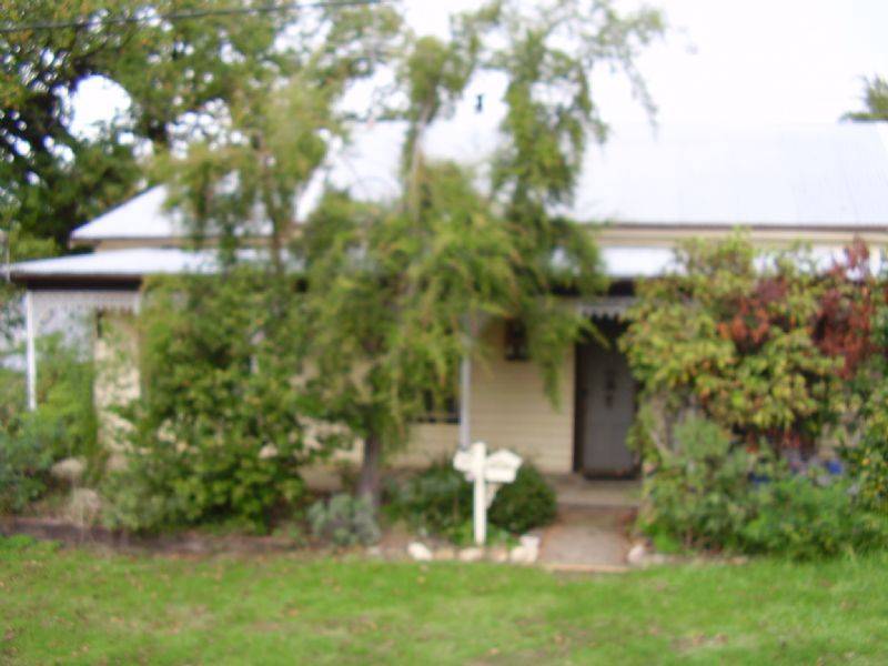 24 Hammond Street, Yackandandah VIC 3749