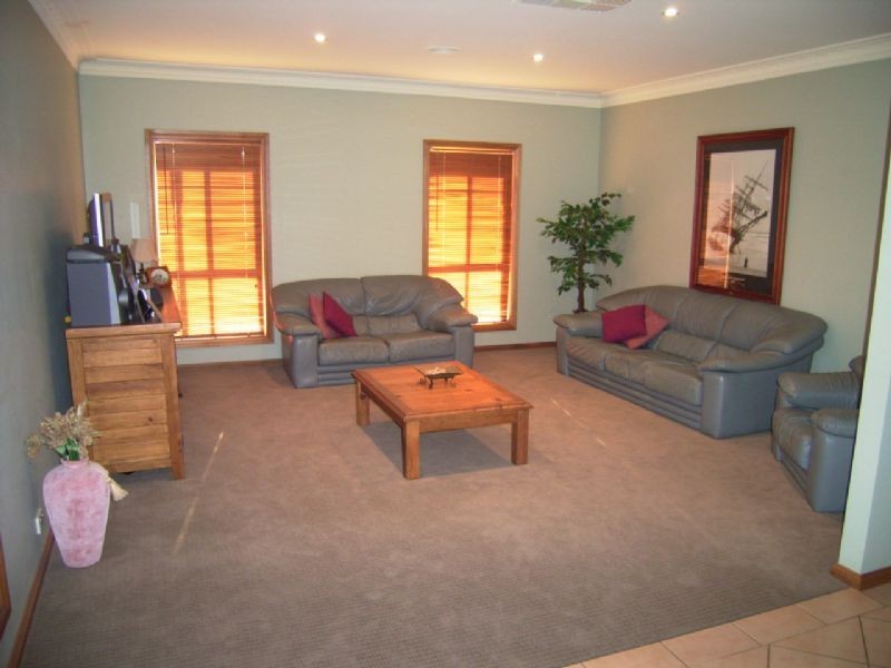 5 Parkfield Drive, Wodonga VIC 3690