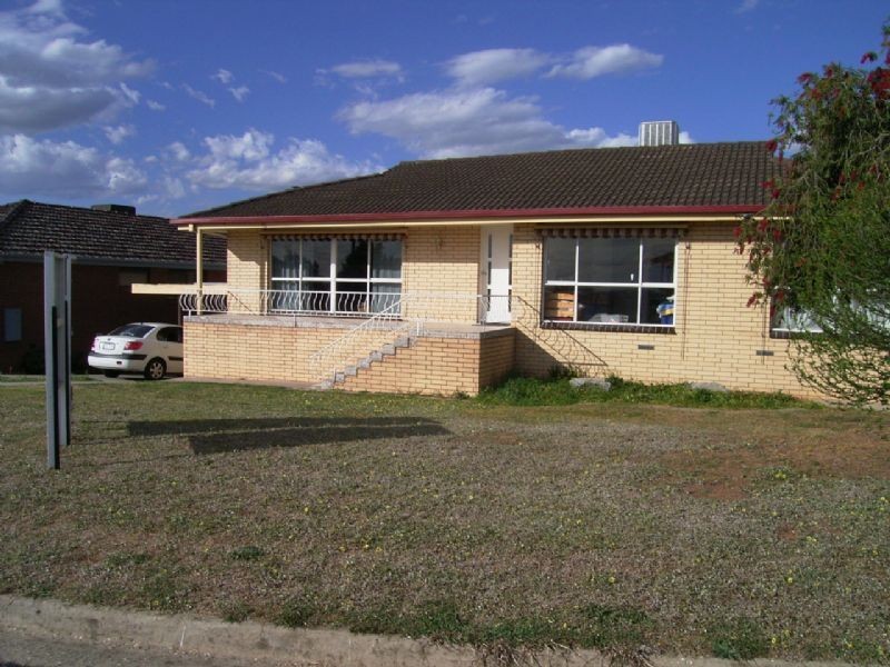 17 Hillcrest Avenue, Bellbridge VIC 3691