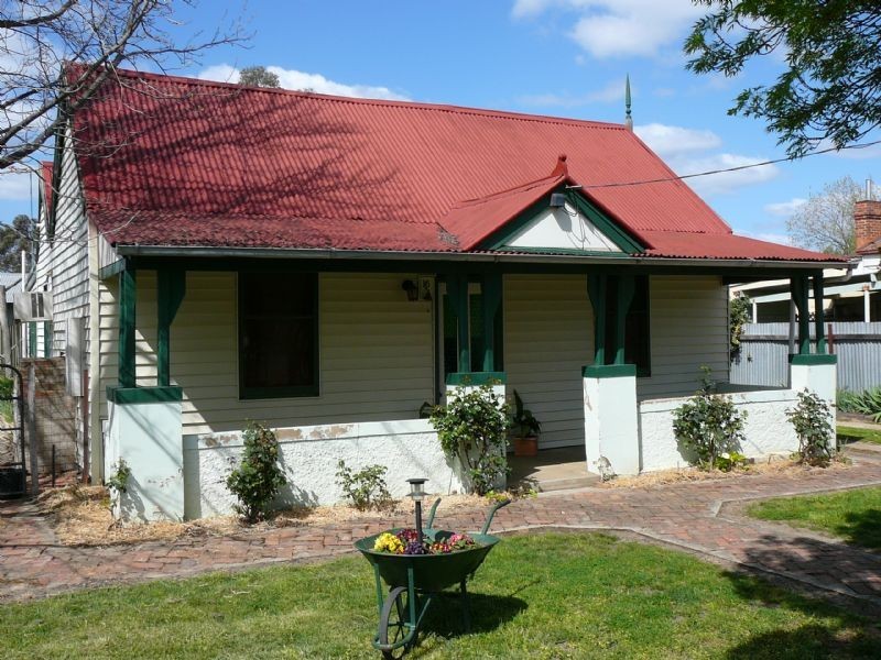 16 Oxford Street, Chiltern VIC 3683