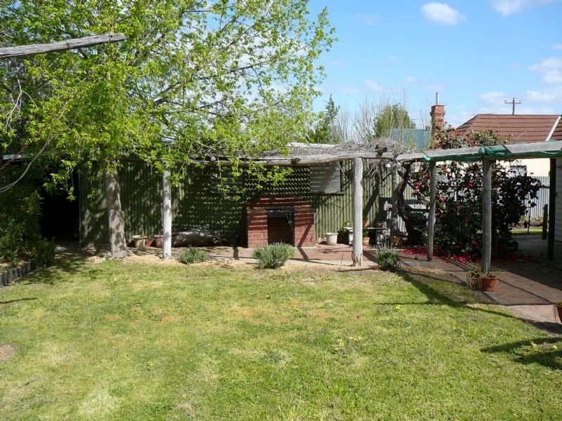 16 Oxford Street, Chiltern VIC 3683