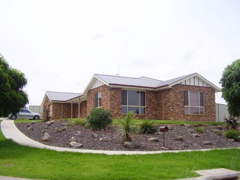 22 Montclair Avenue, Wodonga VIC 3690