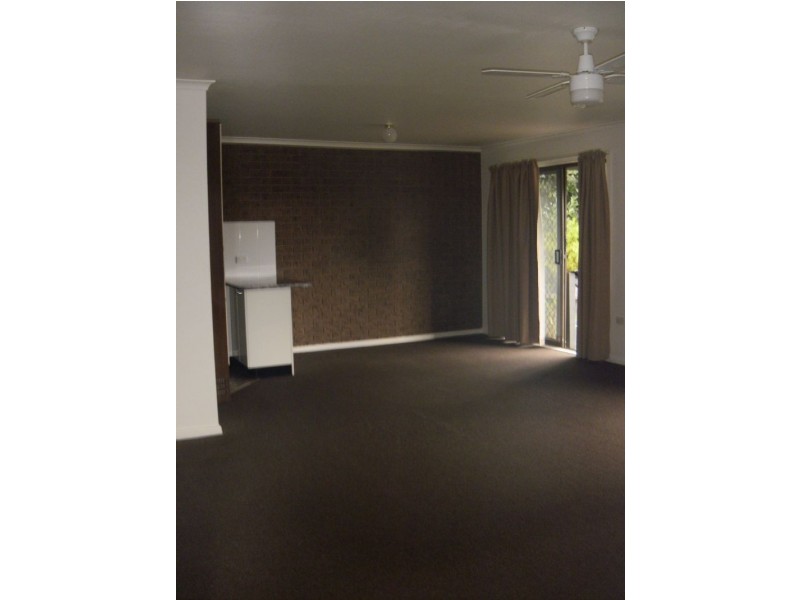 2/8 Page Court, Wodonga VIC 3690