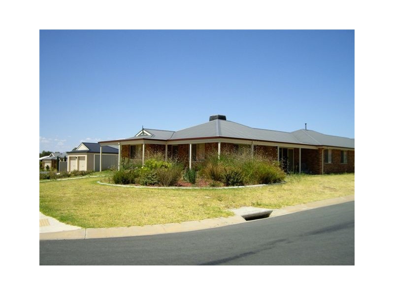 4 Shannon Avenue, Wodonga VIC 3690