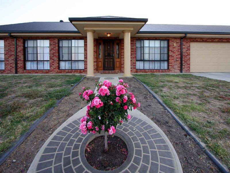 11 Parkfield Drive, Wodonga VIC 3690