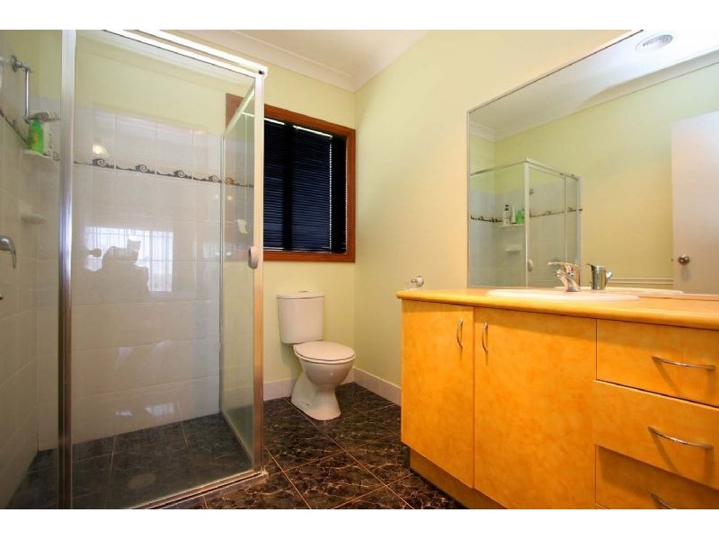 11 Parkfield Drive, Wodonga VIC 3690