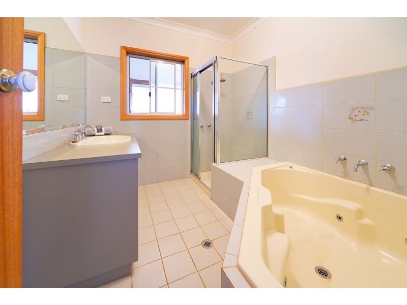 5 Hull Street, Dederang VIC 3691
