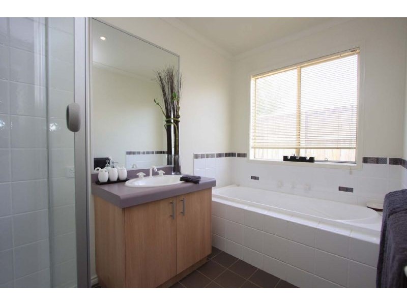 82 Barton Street, Wodonga VIC 3690