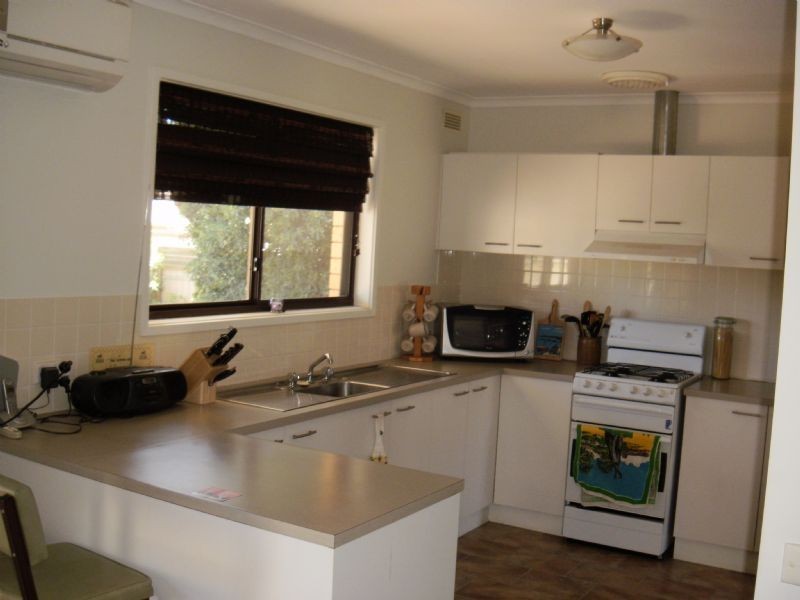 8 Wiltshire Crescent, Wodonga VIC 3690