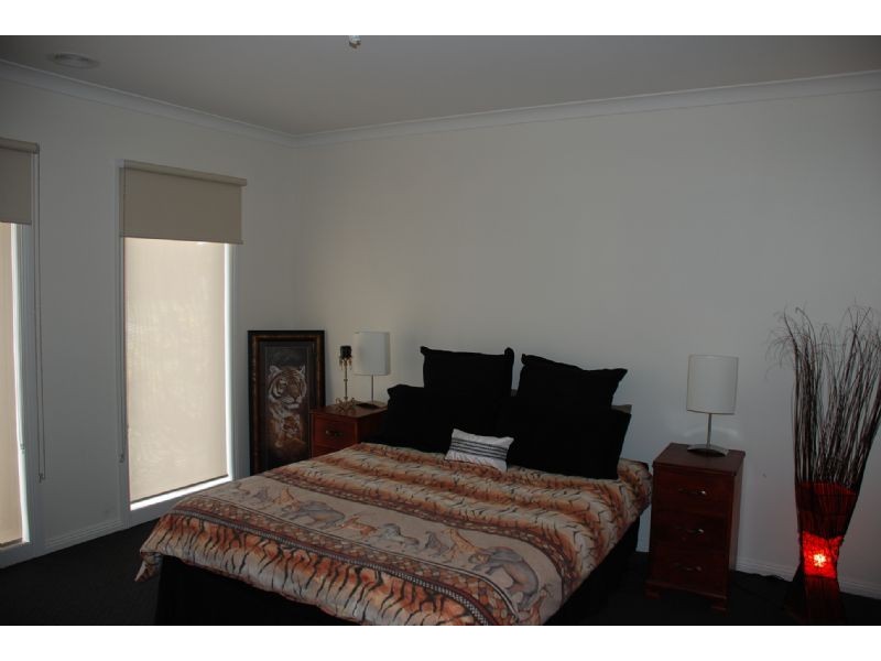 4 Walcha Street, Kiewa VIC 3691