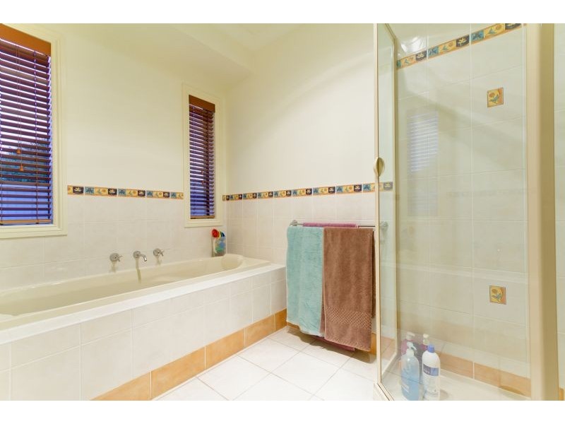 18 Parkfield Drive, Wodonga VIC 3690