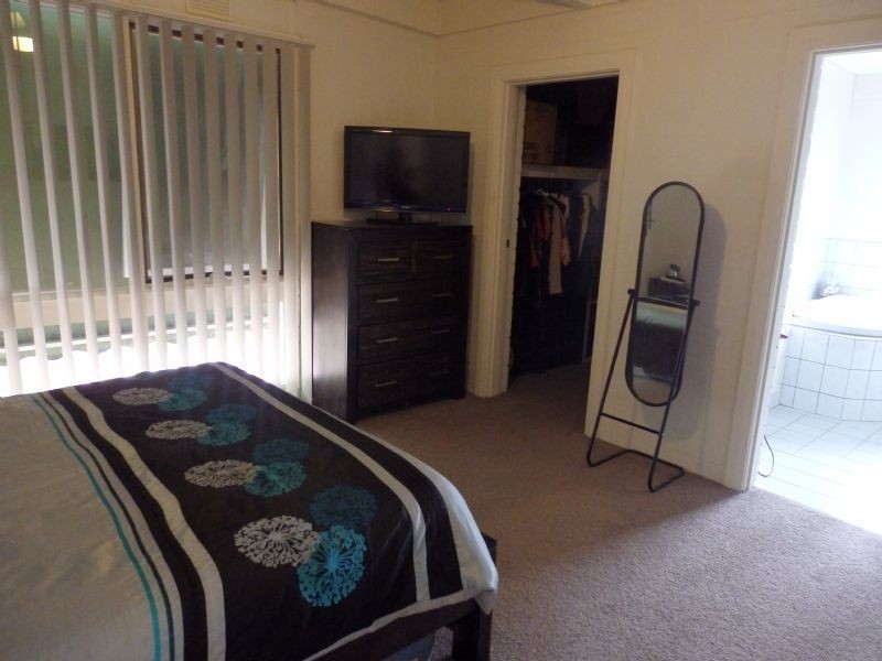 30 Waratah Way, Wodonga VIC 3690