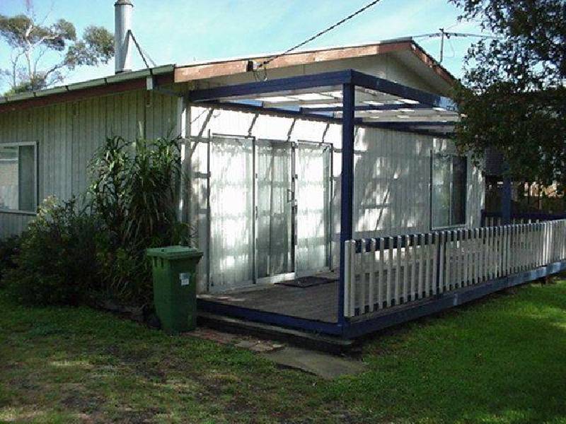 8 Grandview Grove, Cowes VIC 3922