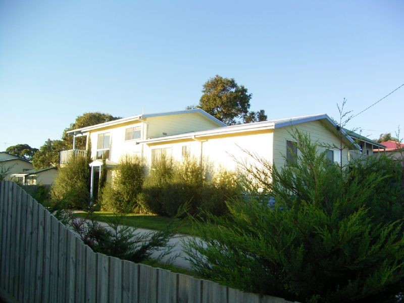 6 Leslie Avenue, Cowes VIC 3922