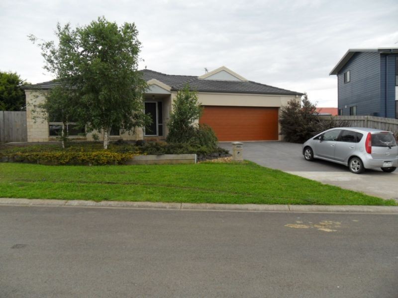 4 Grevilia Close, Cowes VIC 3922