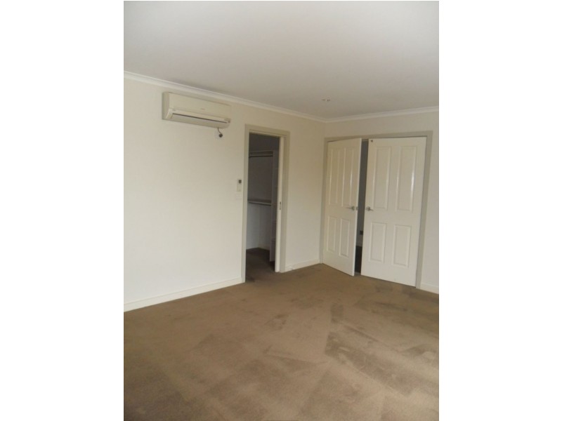 4 Grevilia Close, Cowes VIC 3922