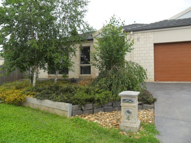 4 Grevilia Close, Cowes VIC 3922