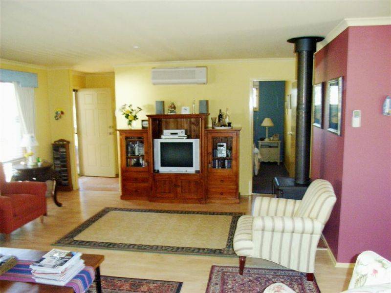 2 Endeavour Court, Cowes VIC 3922