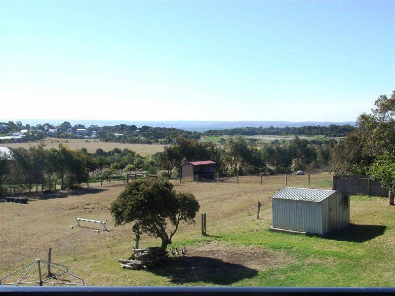 122 Red Rocks Road, Cowes VIC 3922