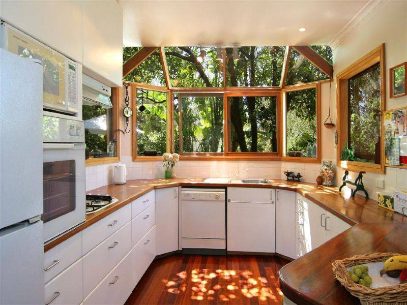 4 Hollywood Crescent, Smiths Beach VIC 3922