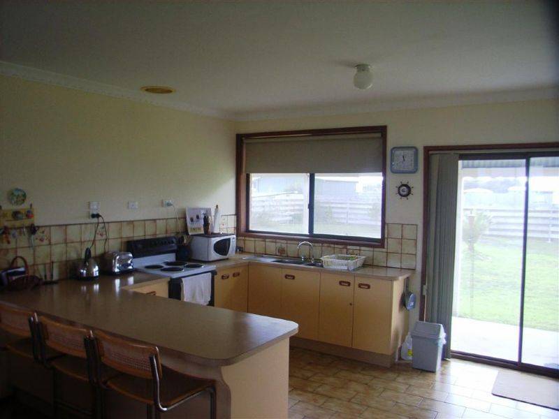 8 Sinclair Avenue, Surf Beach VIC 3922