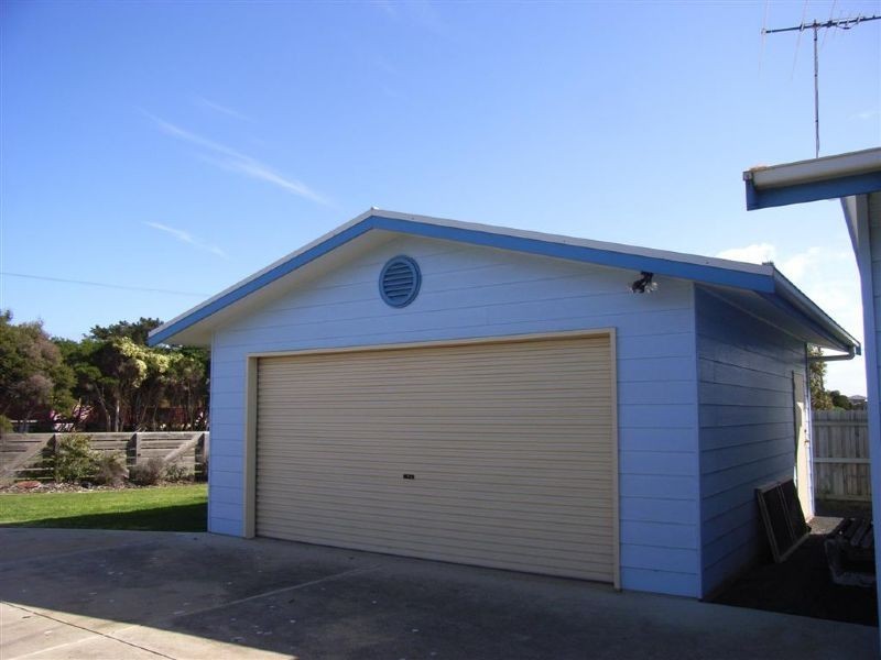 2 Dixon Street, Surf Beach VIC 3922