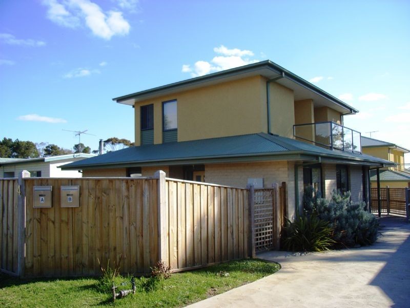 1/4 Wyndham Avenue, Cowes VIC 3922