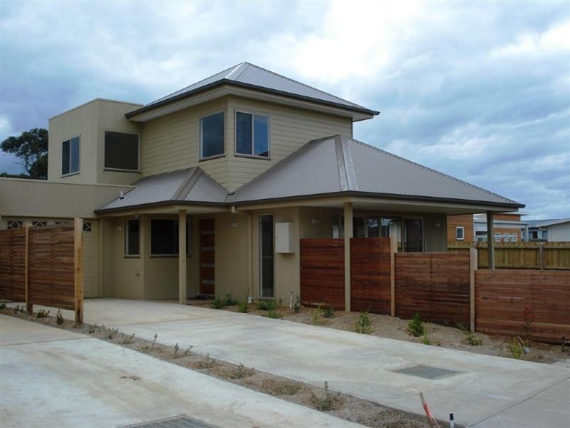 2 Wattle Close , Cowes VIC 3922