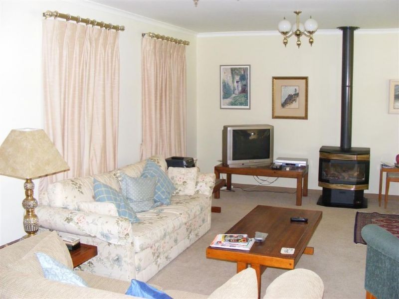 24 Chapel Street, Cowes VIC 3922