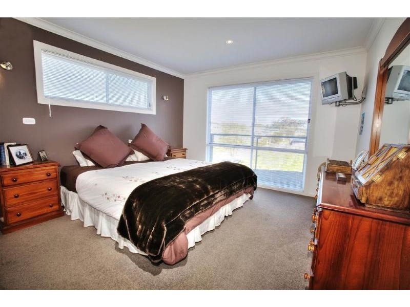 6 Matthew Court, Cowes VIC 3922