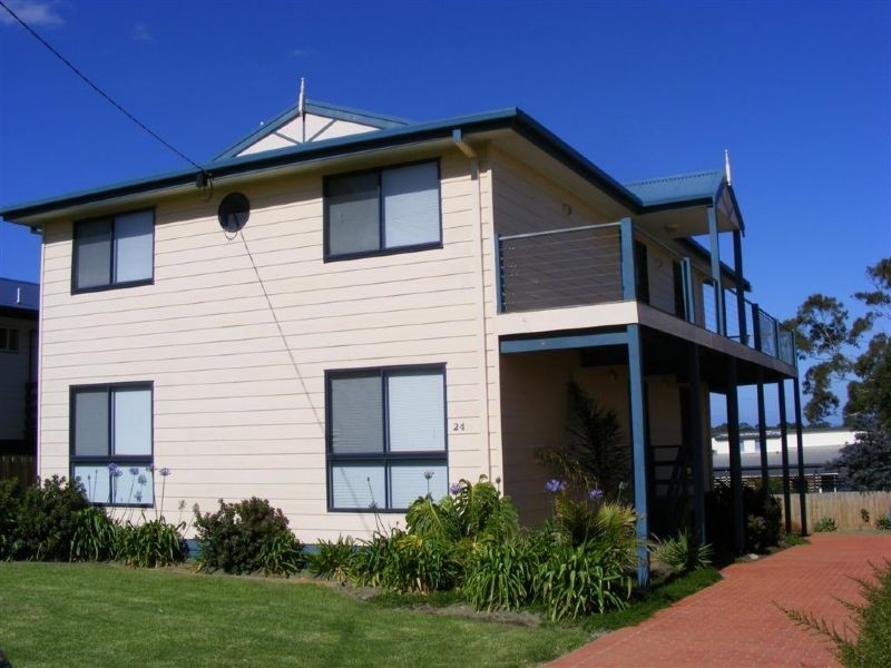 24 Bayview Drive, Cowes VIC 3922