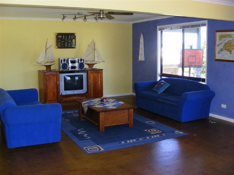 24 Bayview Drive, Cowes VIC 3922
