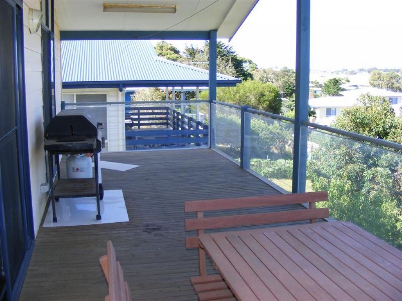 24 Bayview Drive, Cowes VIC 3922