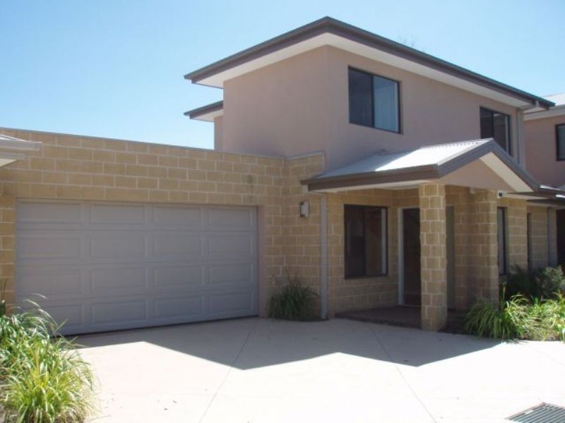 4/15 Douglas Road, Cowes VIC 3922
