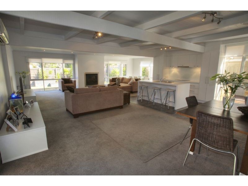 1 Iona Court, Cowes VIC 3922