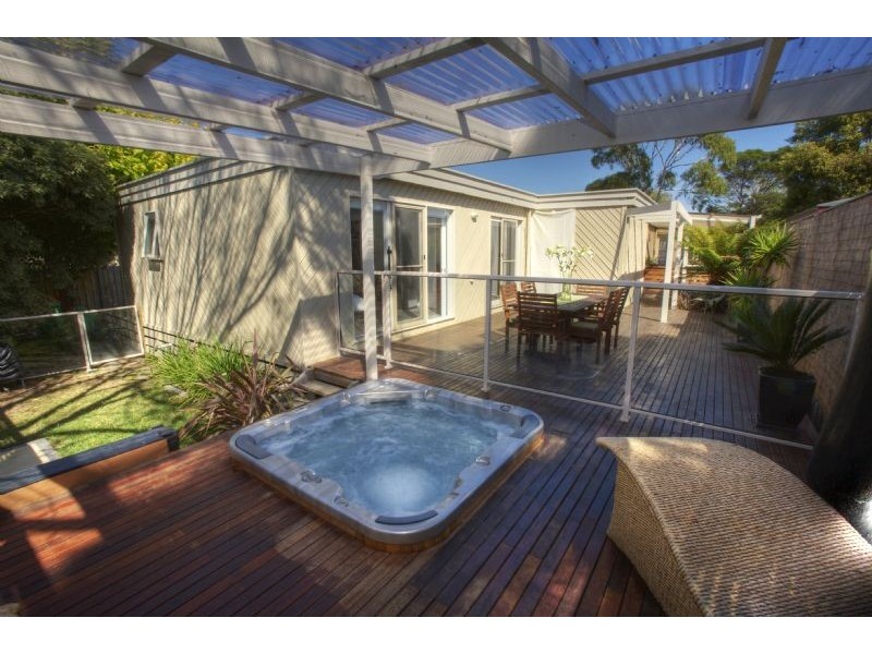 1 Iona Court, Cowes VIC 3922