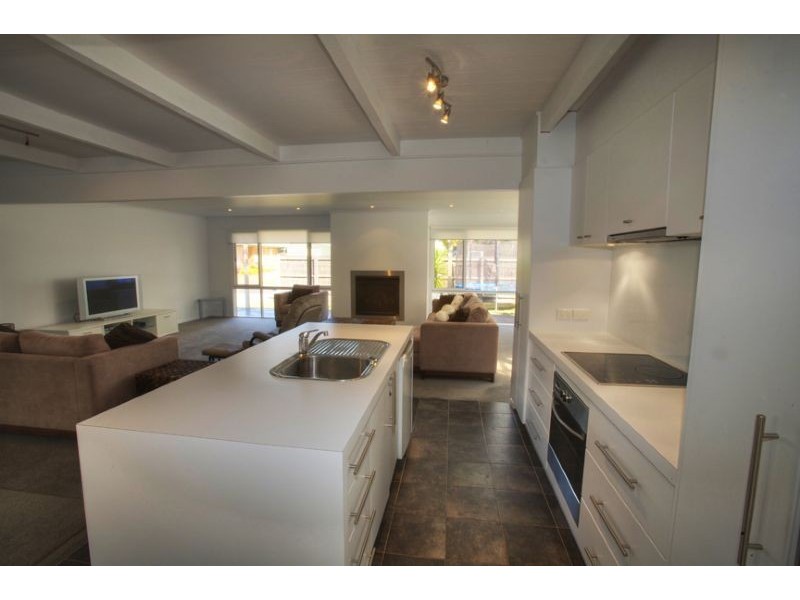 1 Iona Court, Cowes VIC 3922