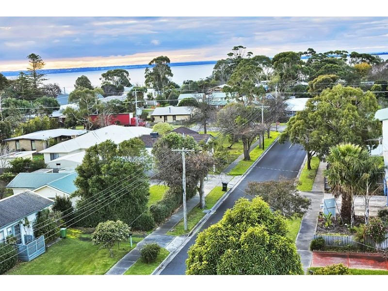1 Seascape Avenue, Cowes VIC 3922