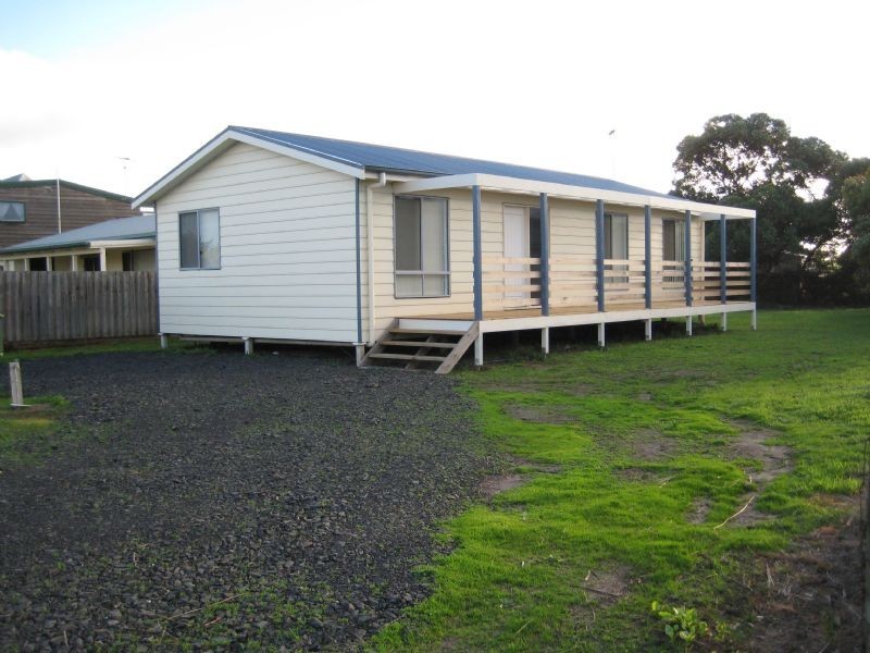 16 Elwood Avenue, Surf Beach VIC 3922