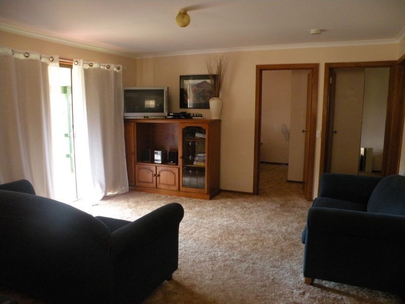 28 Hobsons Parade, Cowes VIC 3922