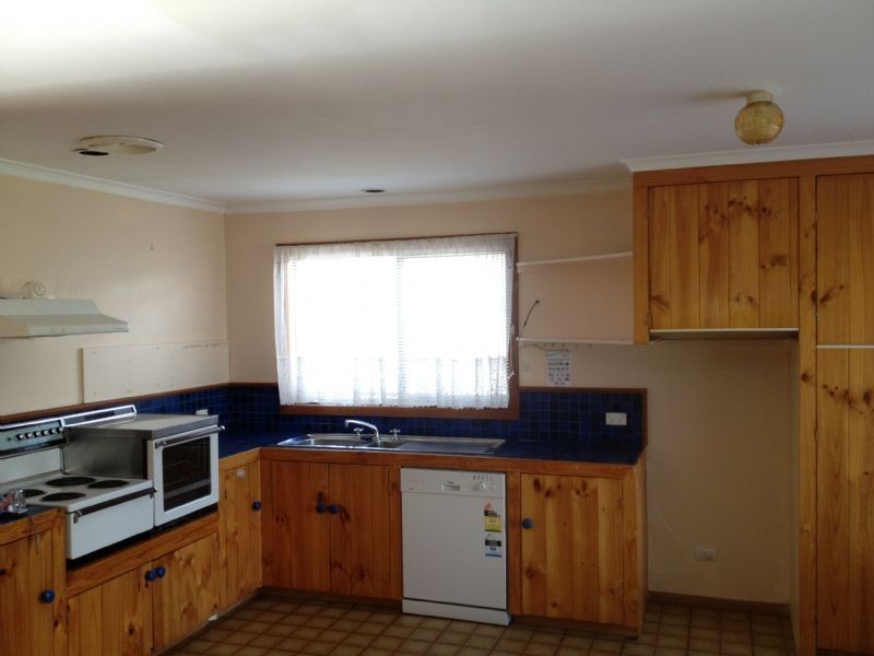 28 Hobsons Parade, Cowes VIC 3922