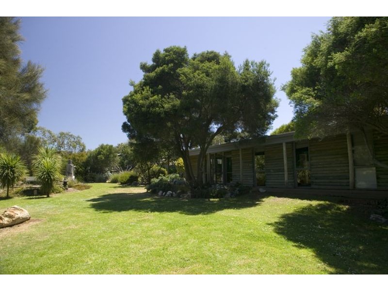 2-4 Sun Court, Sunset Strip VIC 3922