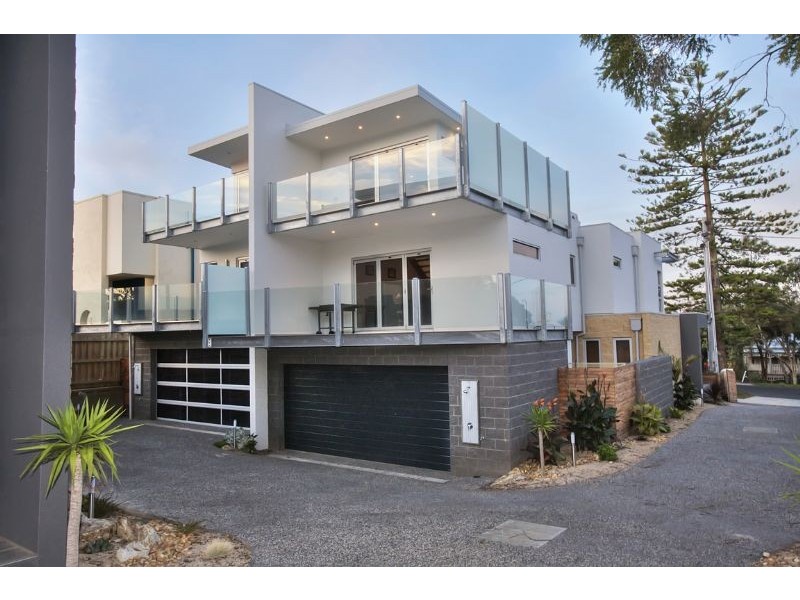 2/12 Steele Street, Cowes VIC 3922