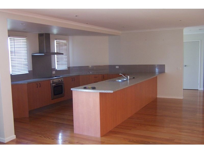 10 Outlook Drive, Cowes VIC 3922